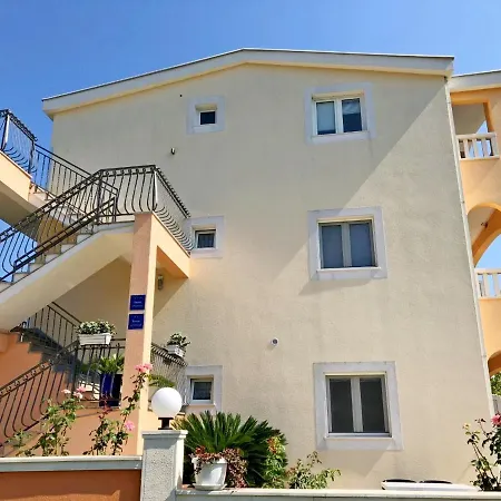 Apartment Maja Sucuraj