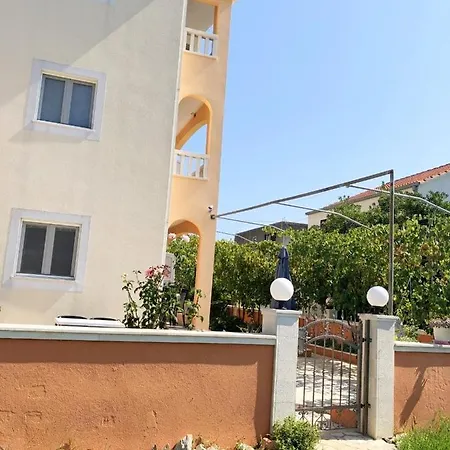 Maja Apartment Sucuraj