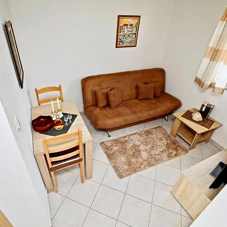 Maja Apartment *