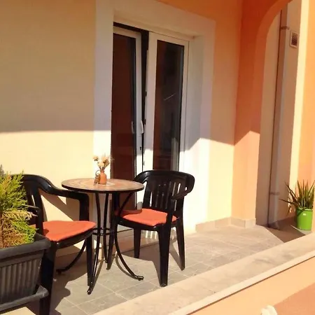 Apartment Maja Sucuraj